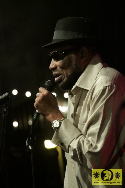 Derrick Morgan - Soulfood International - 15. This Is Ska Festival Rosslau 25. Juni 2011 (4).JPG